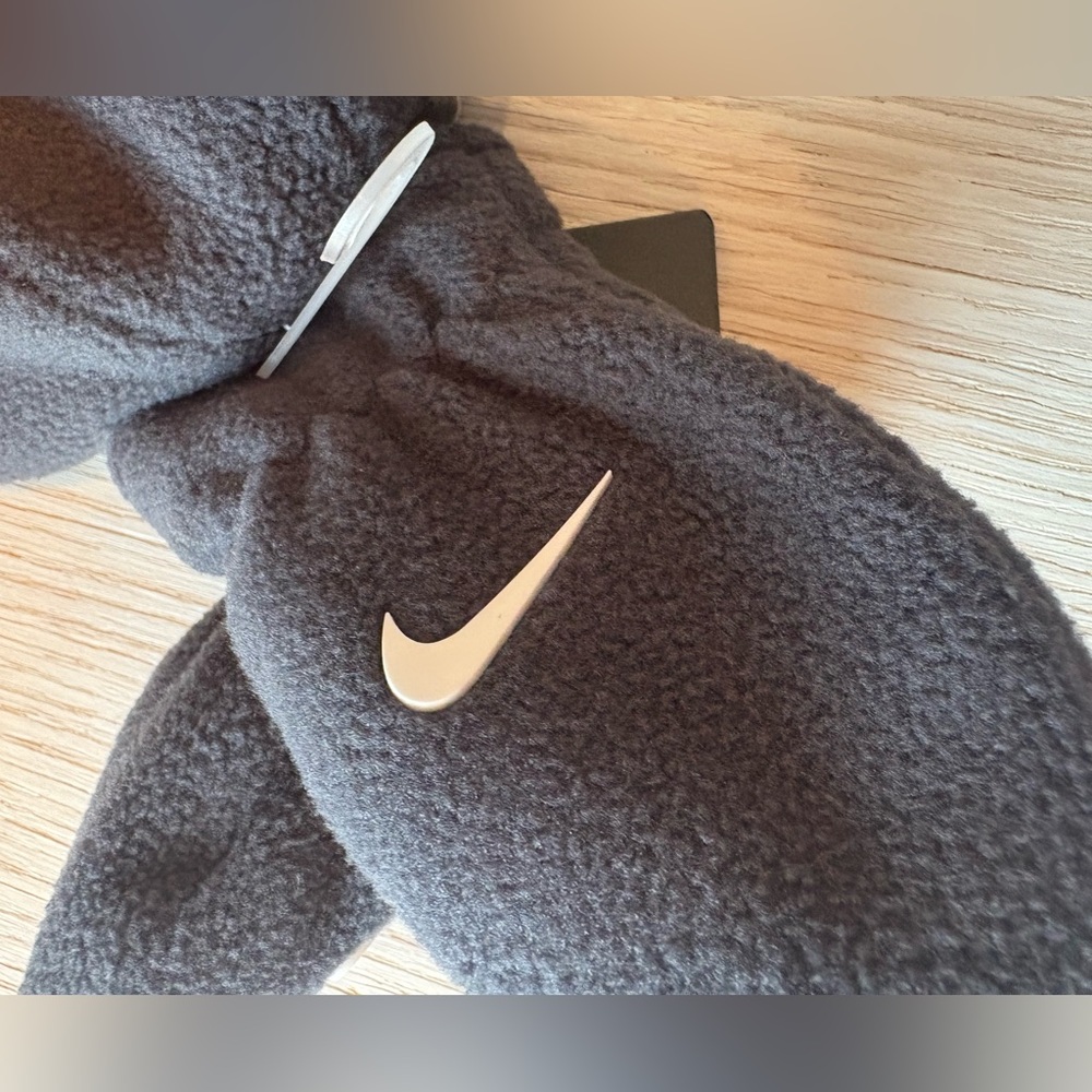NWT Nike Infant Grey Fleece Hat & Mittens Size 0-6 MO - Picture 5 of 5